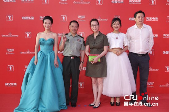 《邓小平登黄山》亮相上海电影节闭幕式红毯(
