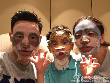 杨阳洋王诗龄相聚上演女总裁小鲜肉 萌娃多照