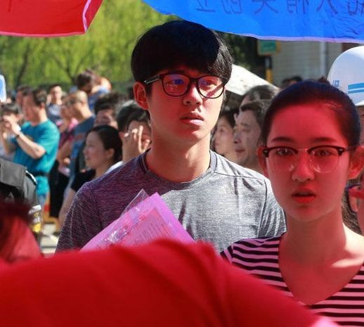 刘昊然高考成绩454分 青梅竹马欧阳娜娜为他骄傲(图)