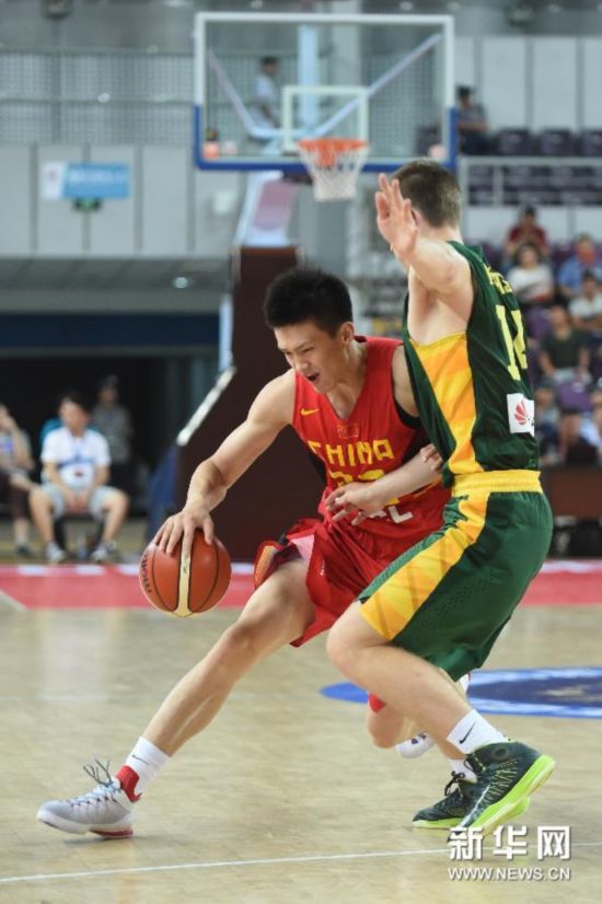 男篮热身赛:中国队战胜立陶宛队