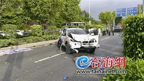 厦门:9人酒后挤一辆宝马酿惨烈车祸 4死4伤