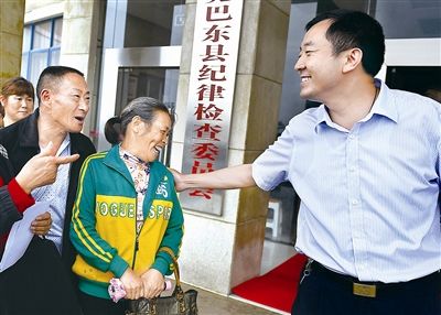 湖北巴东县委书记陈行甲:不改初心勇担责