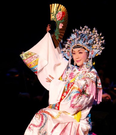 吴亦凡戴长<em>假发</em>似妹妹 明星<em>男扮女</em>装大盘点--重