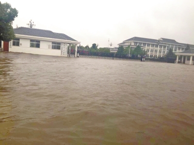 信阳降暴雨受灾严重 仅商城县直接经济损失约