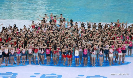 A total of 3,673 students graduated in the university this year. 