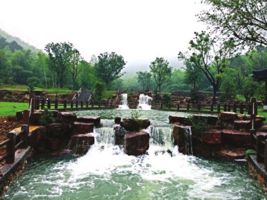 大雨中苏州难得一见的 水 韵 响水涧再现古貌-