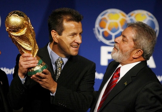 巴西足协称邓加留任 世预赛前换帅军心不稳