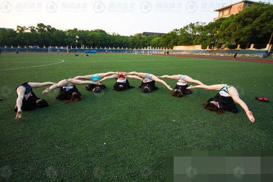 厦大美女毕业照走红 盘点另类创意毕业照