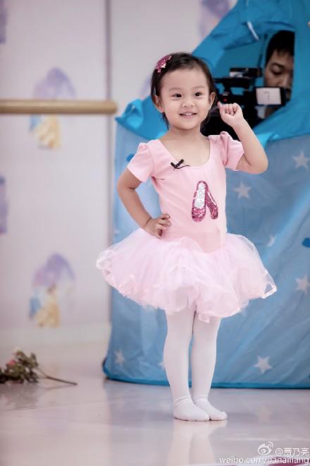 爸爸回来了第二季:奥莉玩体操 甜馨?演技