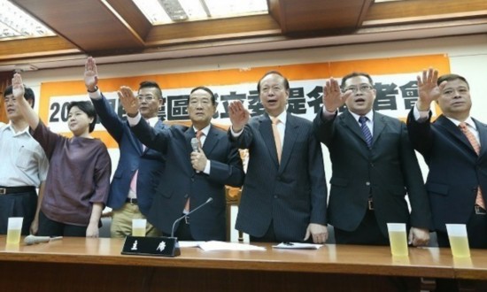 親民黨主席宋楚瑜（左四）與秘書長秦金生（右三）宣布2016年親民黨區域“立委”提名情況
