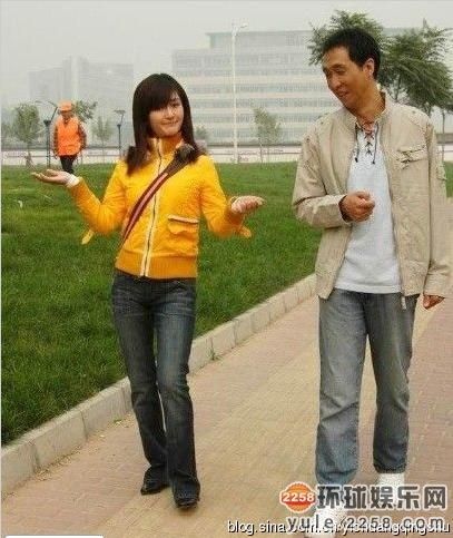 谢娜晒花衣青涩照<em>偶像</em>是巩俐 <em>丫鬟</em>专业户变身