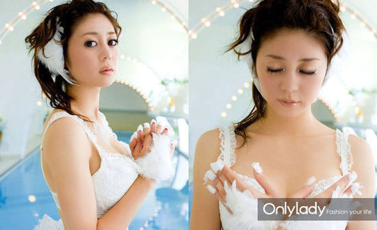 咳咳日本女优海边秀比基尼的时间到啦，其实不但豪乳肥臀是亮点，来一款萌萌减龄的发型同样也是很重要嗒，不然你想蓬头垢面的出现在海滩的美景里嘛！