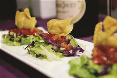 看沙县小吃搭配葡萄酒 变身法式大餐