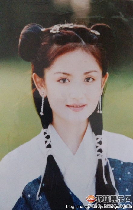 谢娜晒花衣青涩照<em>偶像</em>是巩俐 <em>丫鬟</em>专业户变身