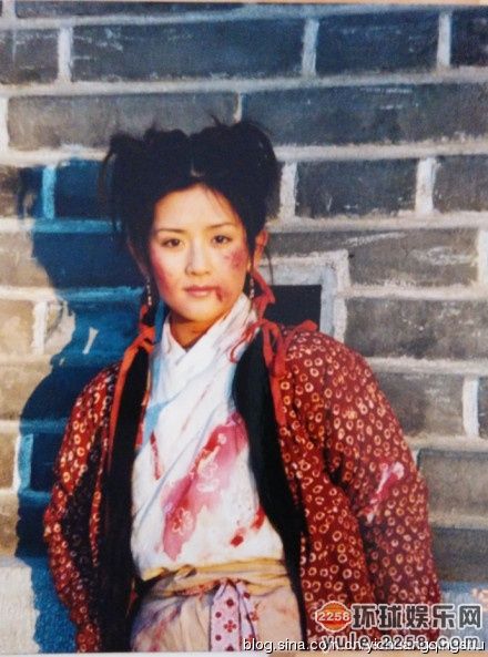 谢娜晒花衣青涩照<em>偶像</em>是巩俐 <em>丫鬟</em>专业户变身