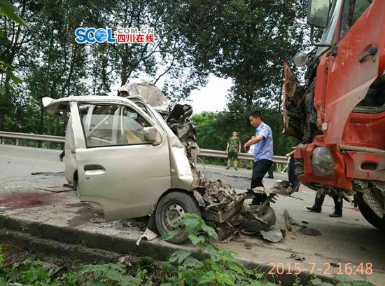 绵竹一货车逆行撞上川A牌照面包车 致6死2伤