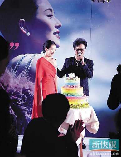 汪峰疑似已与章子怡结婚  左手无名指 戴戒指--湖