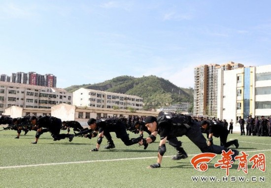 延安市公安局举行大练兵汇报演练 帅呆了!--陕