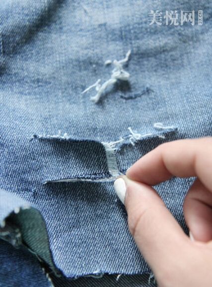 作废牛仔裤别扔 简单DIY变身时髦热裤