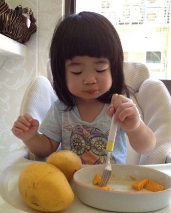 姐姐Grace剪长发顶 蘑菇头 像 蜡笔小新 小丸子