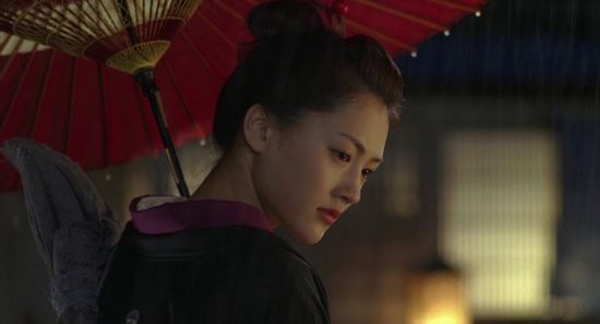 绫濑遥代表作:《在世界中心呼唤爱》,《白夜行》,《萤之光》,《八重之