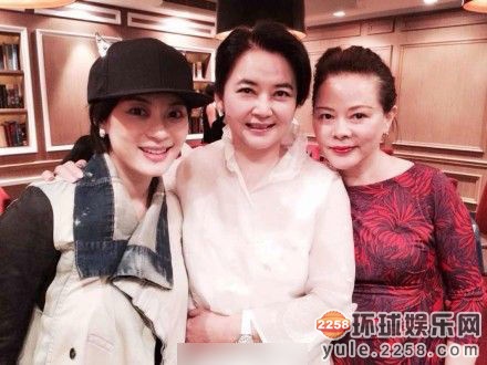 孙俪母亲晒与女儿昔日合影 盘点娱圈母女花(图