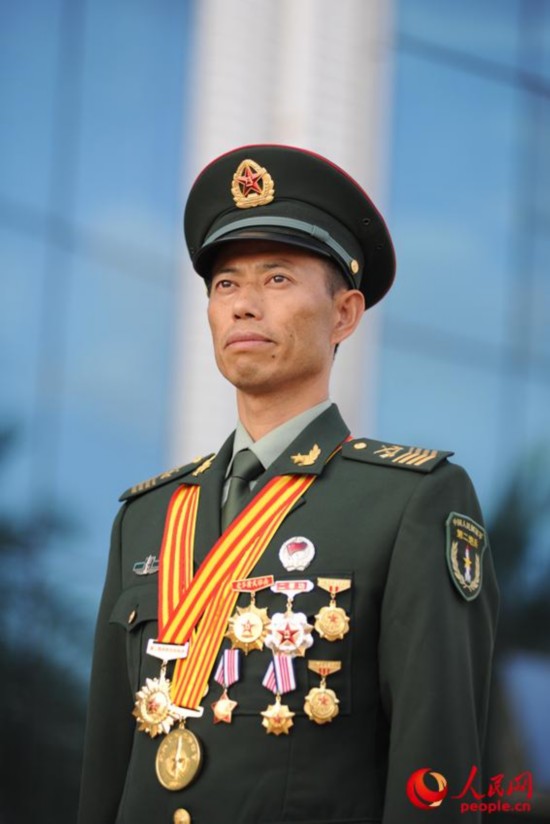 "兵王"王忠心:当兵当到德高望重