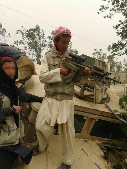 塔利班武装缴获美制SCAR步枪(高清组图)
