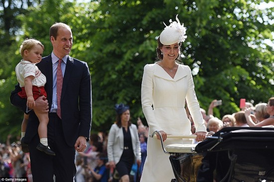 英国夏洛特公主洗礼仪式萌翻全场(高清组图)