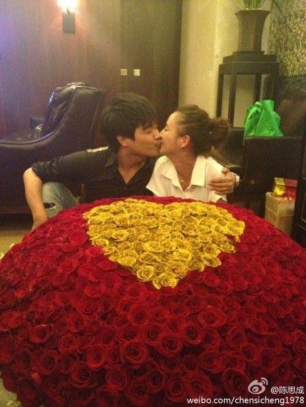  李晨范冰冰甜蜜约会  盘点那些高调秀恩爱明星