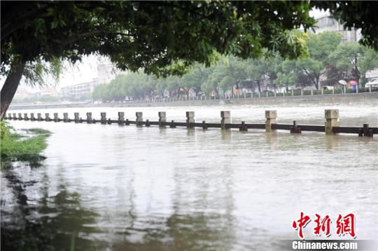 浙江宁波20个站超水位警戒线 35个水库超汛控