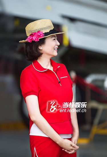 林青霞退隐22年后复出荧屏 红裙亮相芒果真人