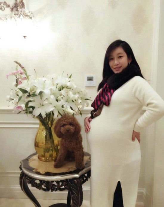 挺巨肚也不消停!图揭女星斗艳新绝技:李念浮肿判若两人