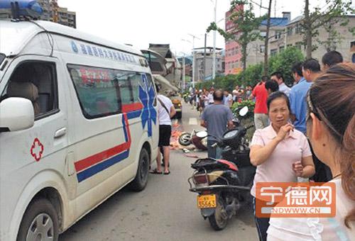 现场惨烈     7月5日13时50分许,福安天马大道路段发生车祸,一辆重型