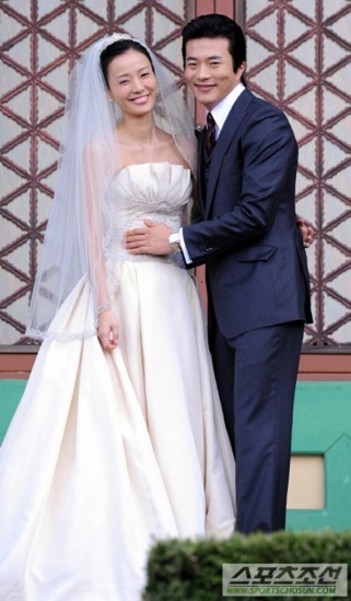 李孝利婚纱_李孝利婚纱照