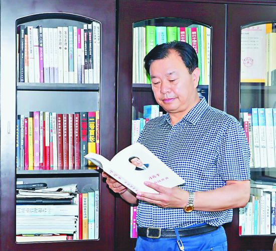 心中最大是民生——记黑龙江省全国优秀县委书记顾百文