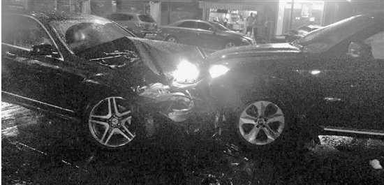 两名男子为女人吃醋驾车对撞 奔驰宝马成碰碰