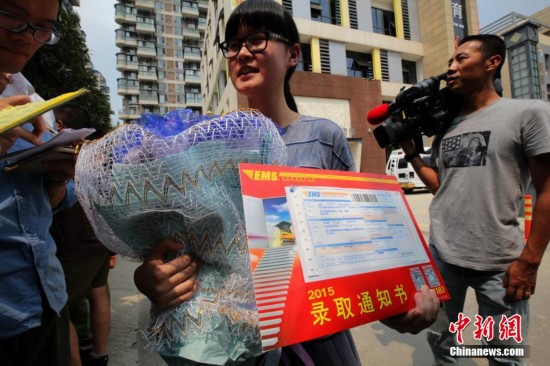 四川省发出今年第一份大学录取通知书