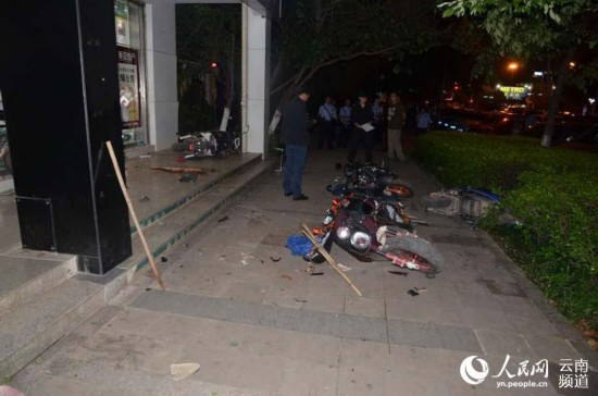 昆明两房产中介因争抢客源百余人群殴(图)