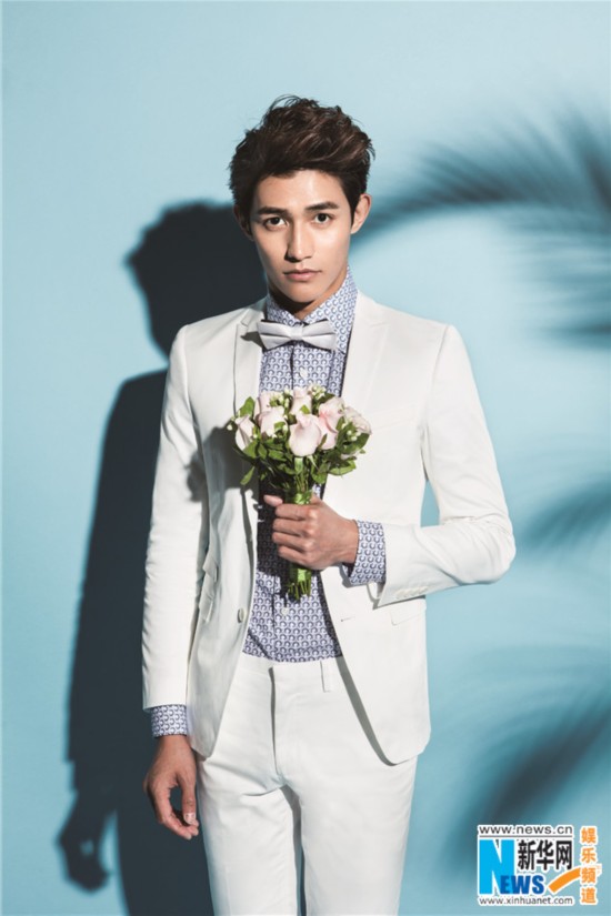 李子峰化身深情王子 大开电眼浪漫示爱