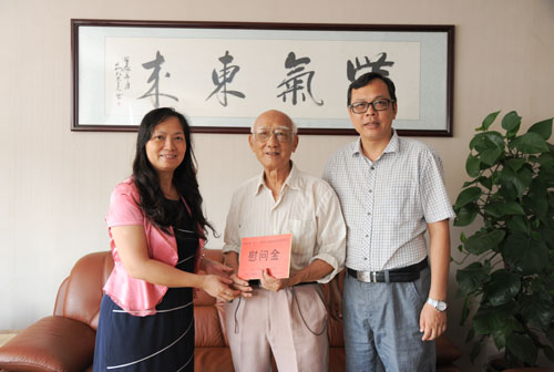 广西医科大学口腔医学院:慰问老党员 关怀暖人