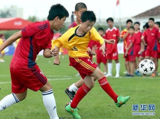 上海暑期中学生足球赛开幕