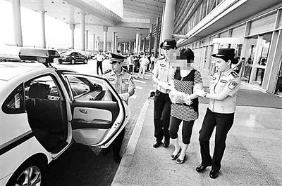 女子携款潜逃韩国:小餐馆打黑工 父亲过世未回