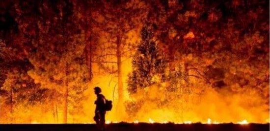 加拿大森林大火持续一周 数千人被迫撤离家园