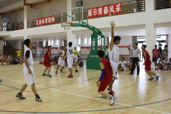 谁是真正的灌篮高手 宝鸡中学生篮球运动会上