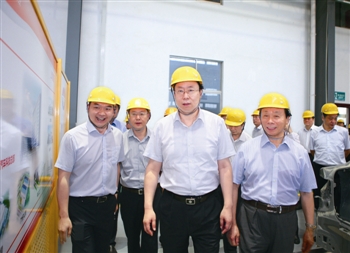 泰州市委书记蓝绍敏率队赴泰兴高港靖江观摩