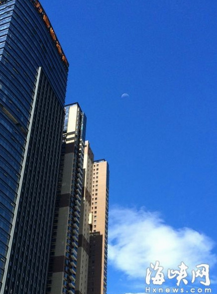 福州台风天现通透福州蓝 日月共争辉美得不科