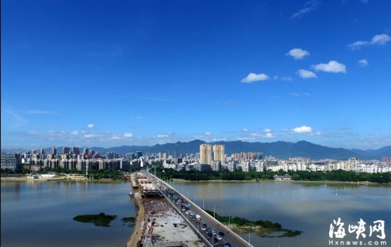 福州台风天现通透福州蓝 日月共争辉美得不科