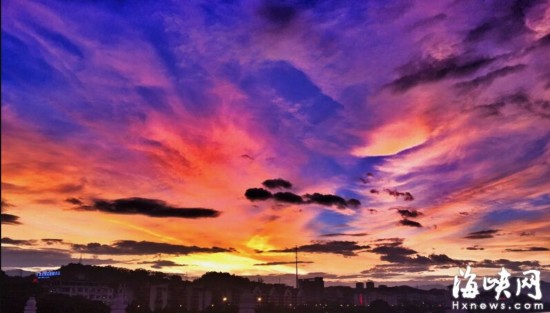 福州台风天现通透福州蓝 日月共争辉美得不科