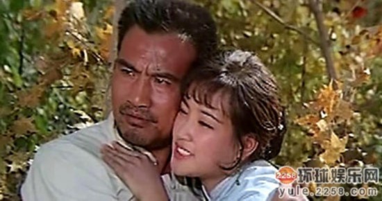 视剧中女星受虐镜头 张曼玉被400磅壮汉<em>虐待</em>-